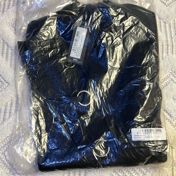 PRETTY LITTLE THING - BLACK RING FRONT CUT OUT LONG SLEEVE KNIT TOP - Picture 4 of 6